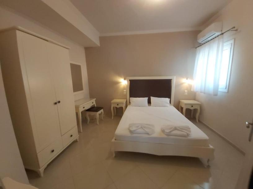 Konstantinos Apartments Ammoudia Exteriör bild